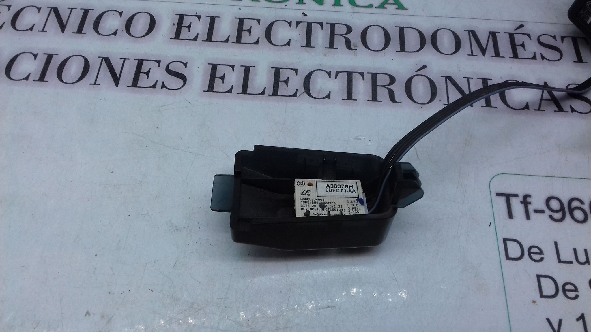 Foto -Boton de encendido J4003