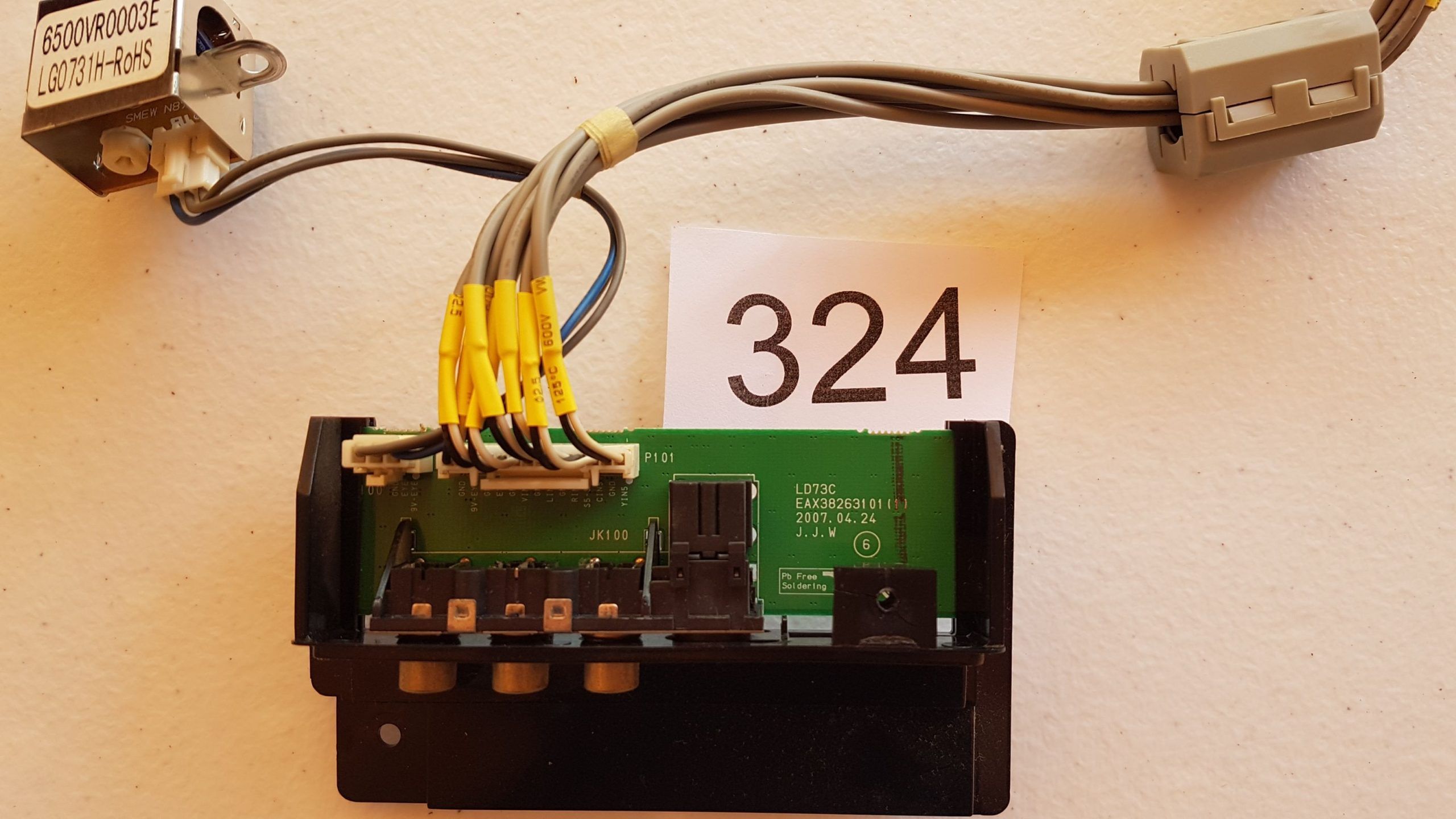 Placa Video Board Conectores Entrada Av Rca Eax38263101(1) (LD73C)
