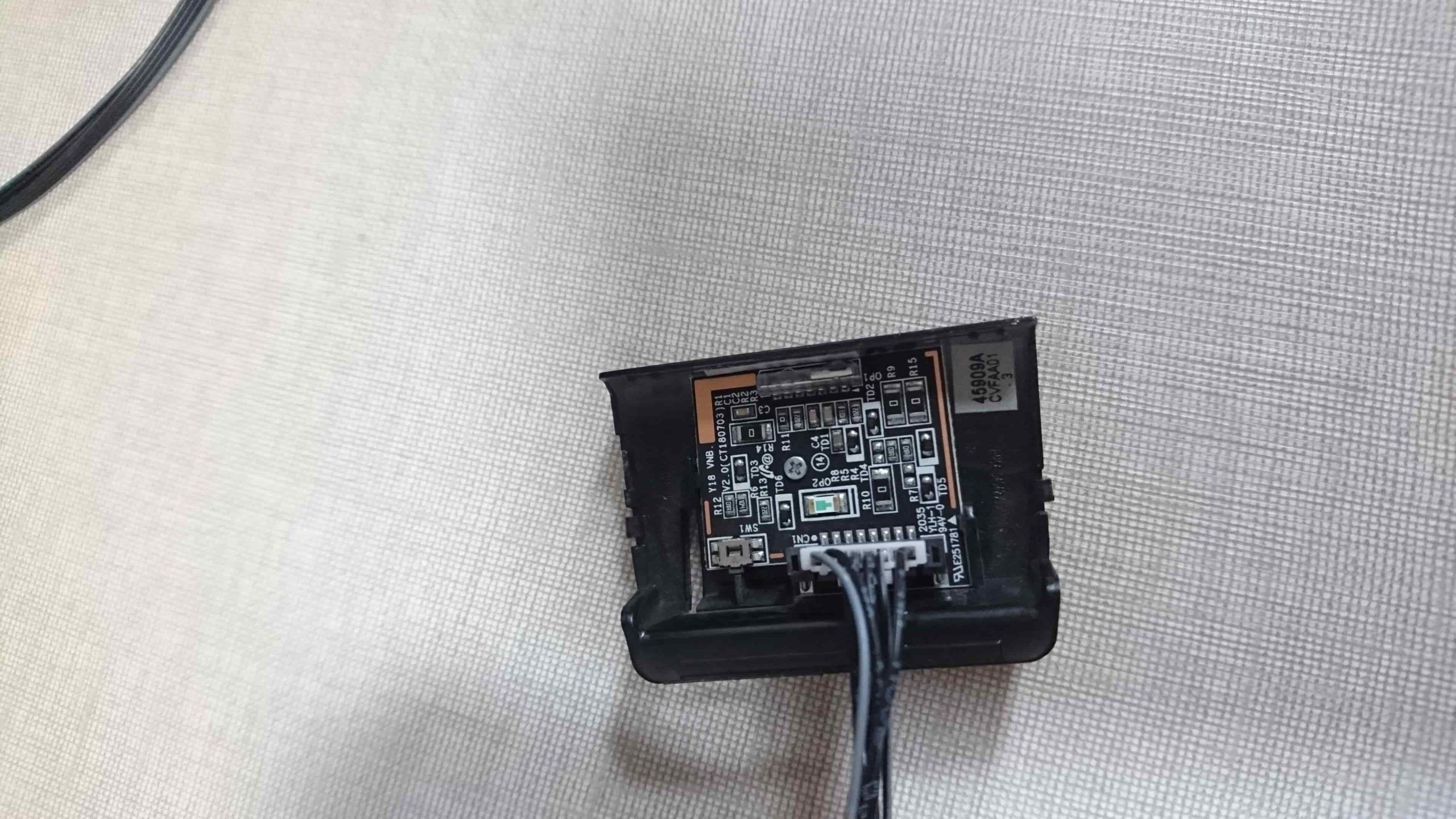 Foto de la botonera -tv Samsung UE70TU7025K
