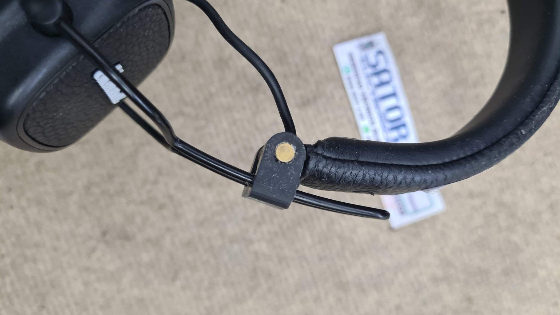 Resultado reparacion Bisagra auriculares Marshall Major III