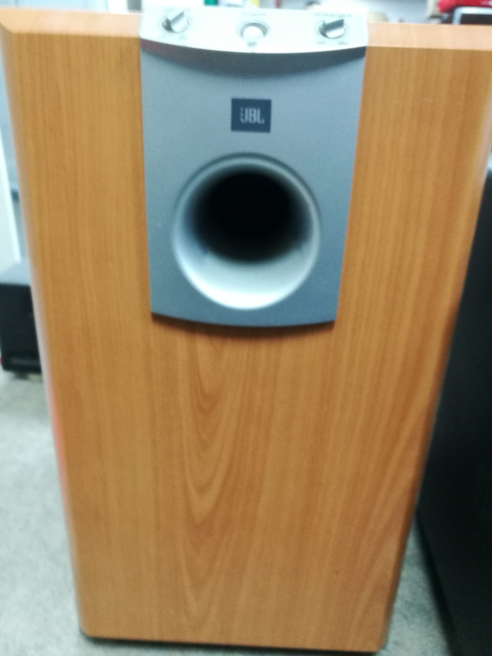 Altavoz JBL Averiado