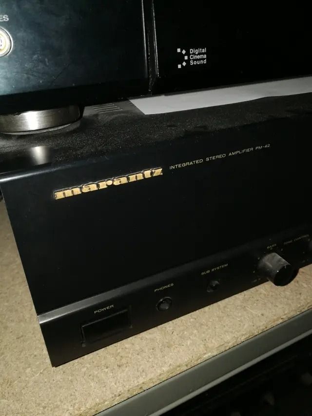 Amplificador Marantz PM-42, delantero lateral izquiedo