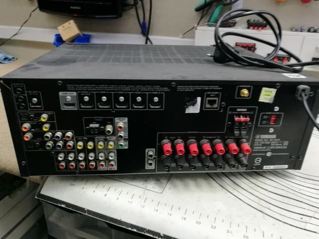 Amplificador Yamaha RX-V677 trasera (1)