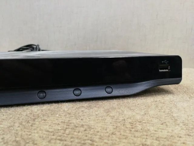 DVD Blu-ray Philips BDP5200 delantera lateral derecho