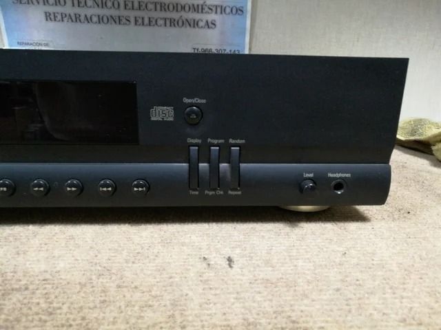 Harman Kardon Woodbury HD710 delantero lateral derecho