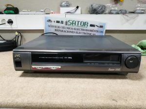 JVC Hi-Fi Video Cassette Recorder HR-S6800E Averiado