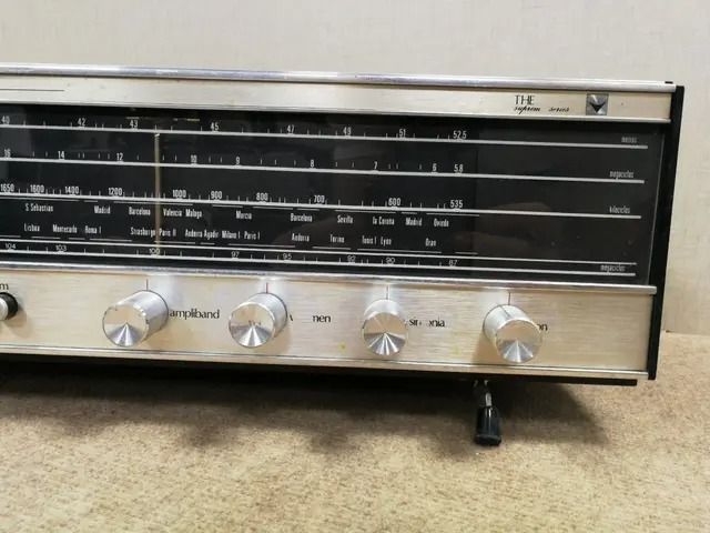 Radio Vanguard 12T Astrojet delantero 2