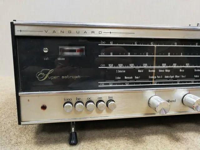 Radio Vanguard 12T Astrojet delantero