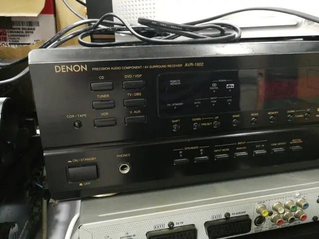 Receptor Denon AVR-1602 delantero lateral izquierdo