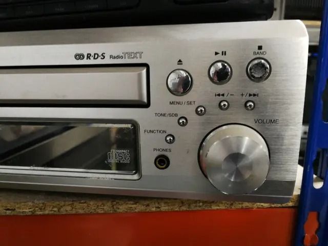 Receptor Denon UD-M31 delantero lateral derecho