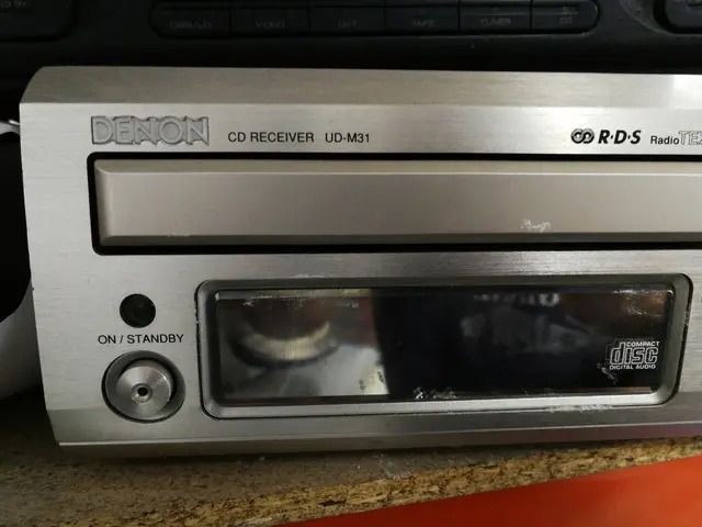 Receptor Denon UD-M31 delantero lateral izquierdo