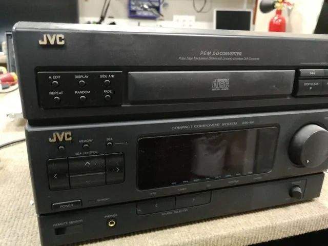 Receptor JVC MX-66, mas de cerca
