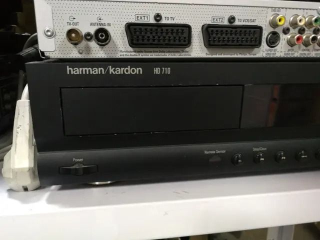 Reproductor Harman Kardon HD 710 delantero lateral izquierdo