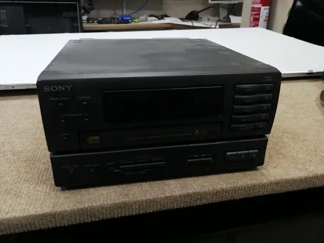 Reproductor Sony CDP-H3750Averiado
