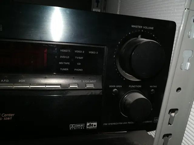 Reproductor Sony STR-DB840, delantero lateral derecho