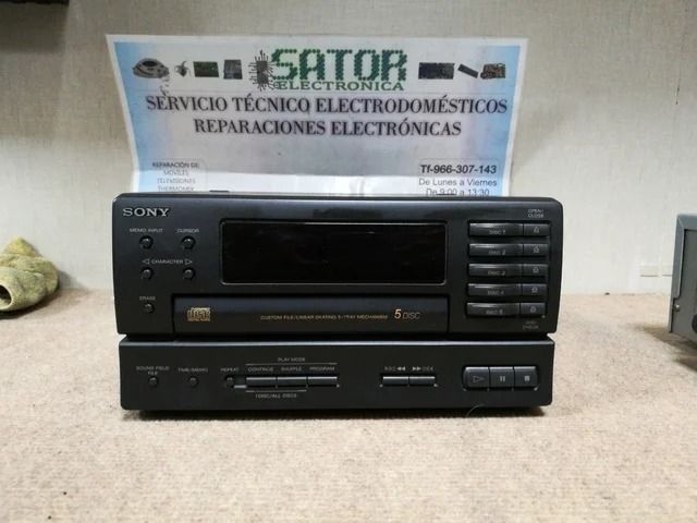 SONY Compact Disc Player MODELO CPD-H3750Averiado