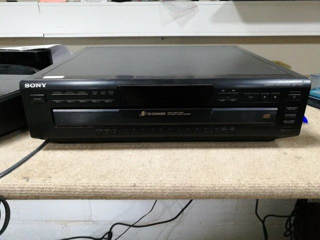 Sony Compact Disc Player CDP-C661 Averiado