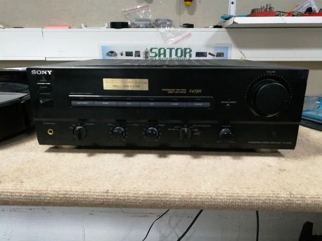 Sony Integrated Stereo Amplifier Modelo N. TA-F419R Averiado
