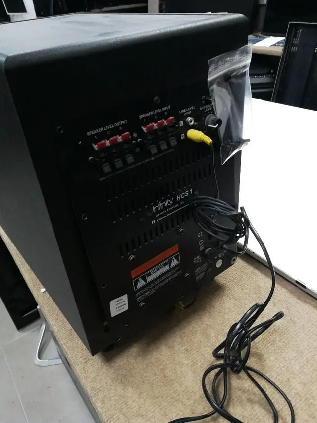 Subwoofer Infinity HCS 1 trasera