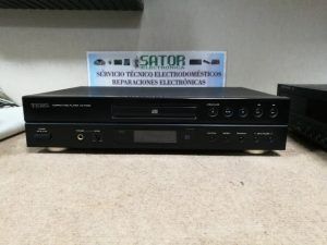 TEAC Compact Disc Player CD-P1260 Averiado