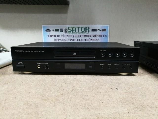 TEAC Compact Disc Player CD-P1260 Averiado