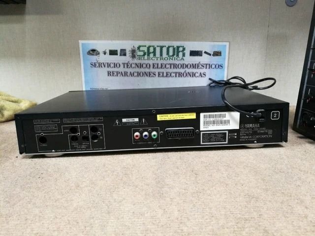 Yamaha Natural Sound DVD Player DVD-S540 trasera