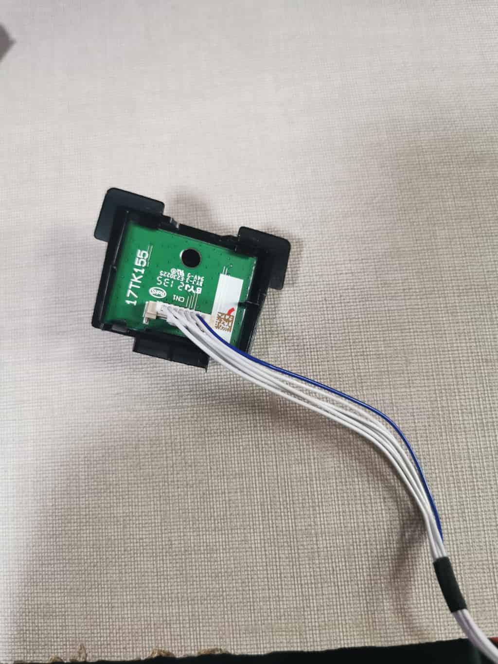 Botonera 17TK155 con receptor IR para televisores